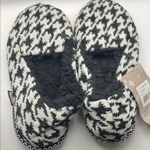 Muk Luks Black and White Cozy Slippers with Soft Lining - XL